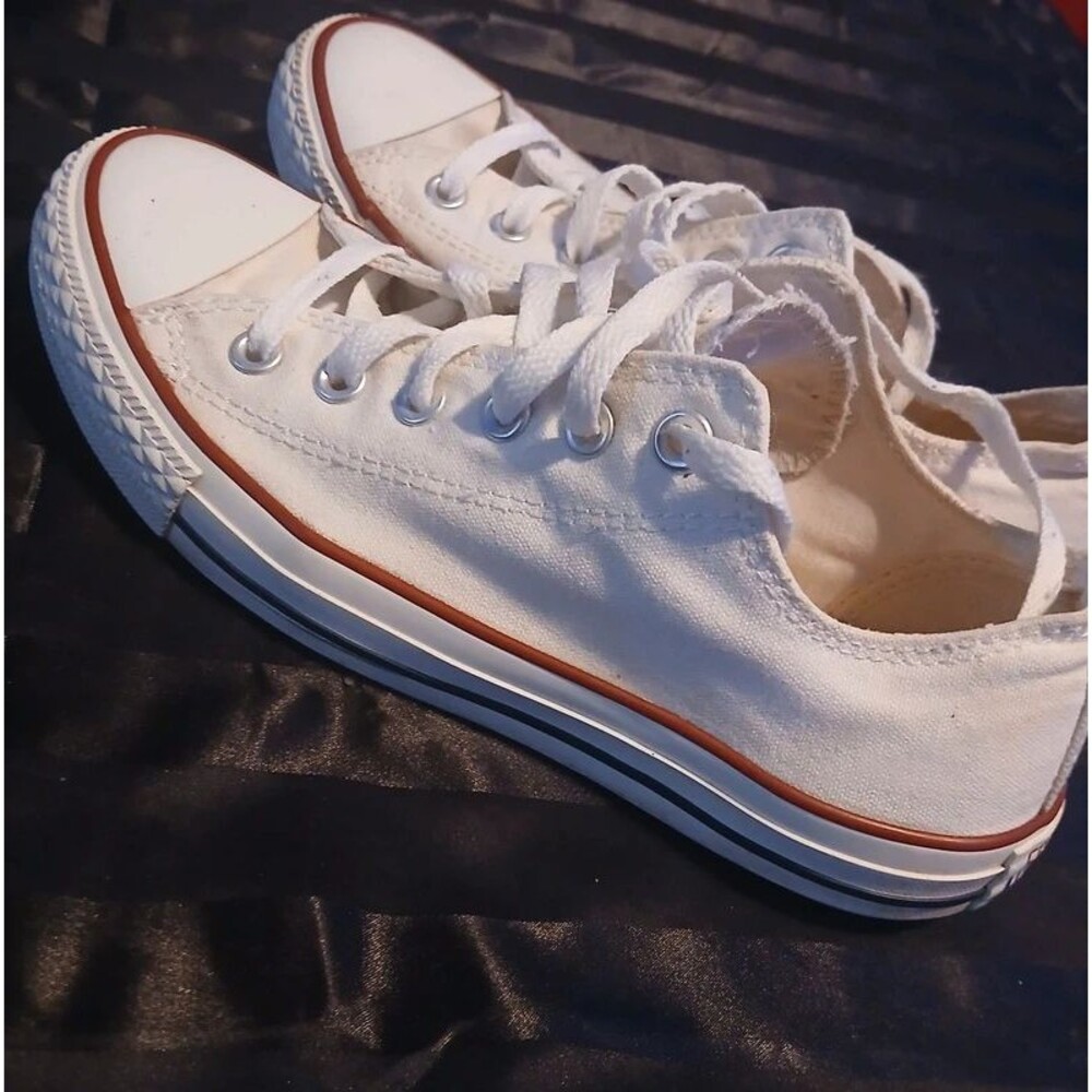 Vintage Classic Converse Chuck Taylor All Star Low Top Sneakers